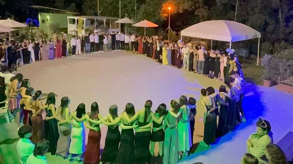 Un momento della festa al parco Valch coi maturandi del liceo Lorenzini di Pescia