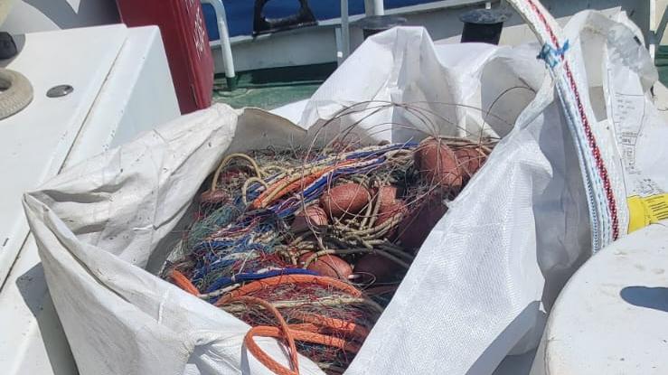 Due chilometri di reti da pesca illegali nel mare dello Scoglio d’Africa
