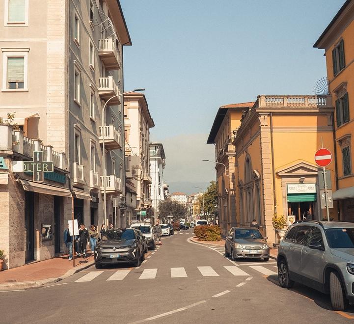 
	Corso Roma visto da piazza del Popolo

