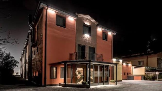 Il 47enne ha soggiornato nella suite di lusso dell'Hotel Guerro dal 26 maggio al 9 giugno senza dare un soldo