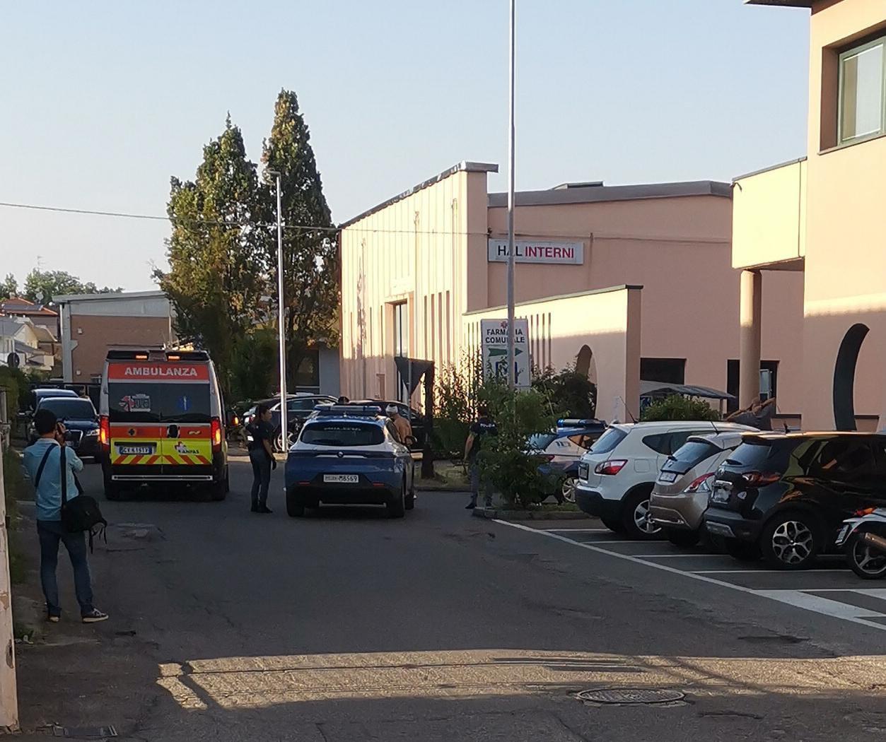 
	In via Alfieri tre Volanti della Polizia e due ambulanze

