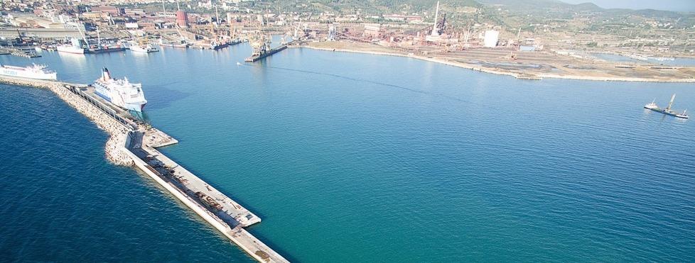 Piombino, l’acciaio tra due fuochi: Metinvest pronta a investire, Jsw ancora ferma