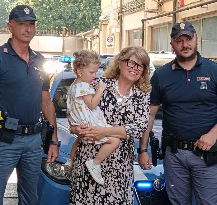 Lucca, la vedova Giannecchini incontra i poliziotti: «Non li vedevo ma erano con me»<br>
