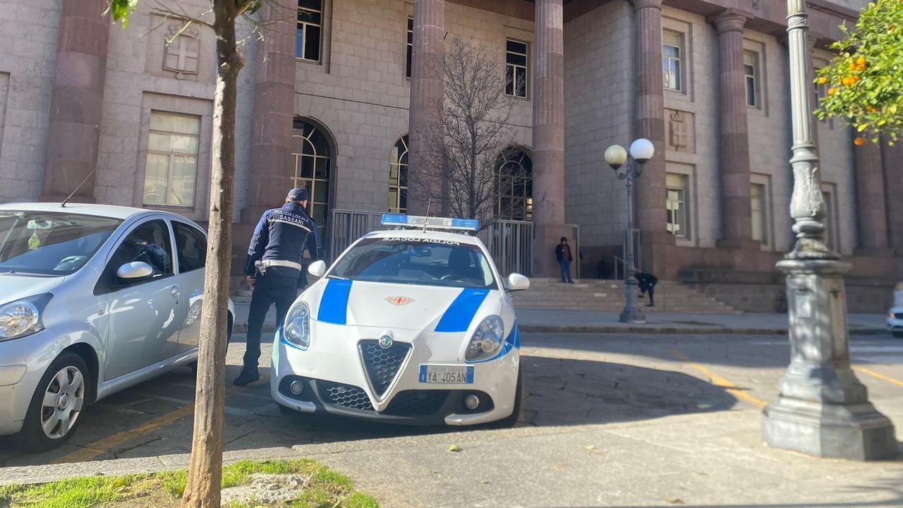 Sassari, evade dai domiciliari, lo arrestano tre volte in una settimana