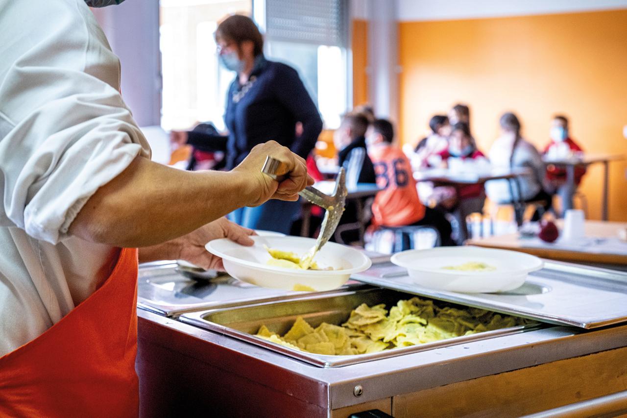 Stangata sulle mense scolastiche di Modena: aumento di 200 euro a bambino