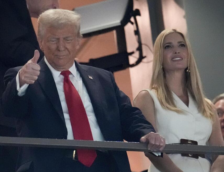 
	Ivanka Trump con il padre Donald, presidente degli Usa

