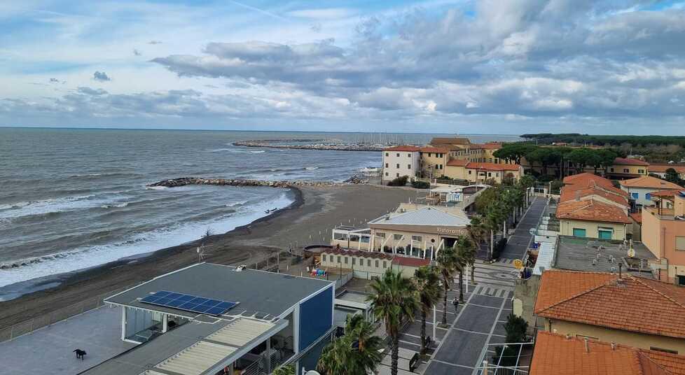Una veduta di Marina di Cecina