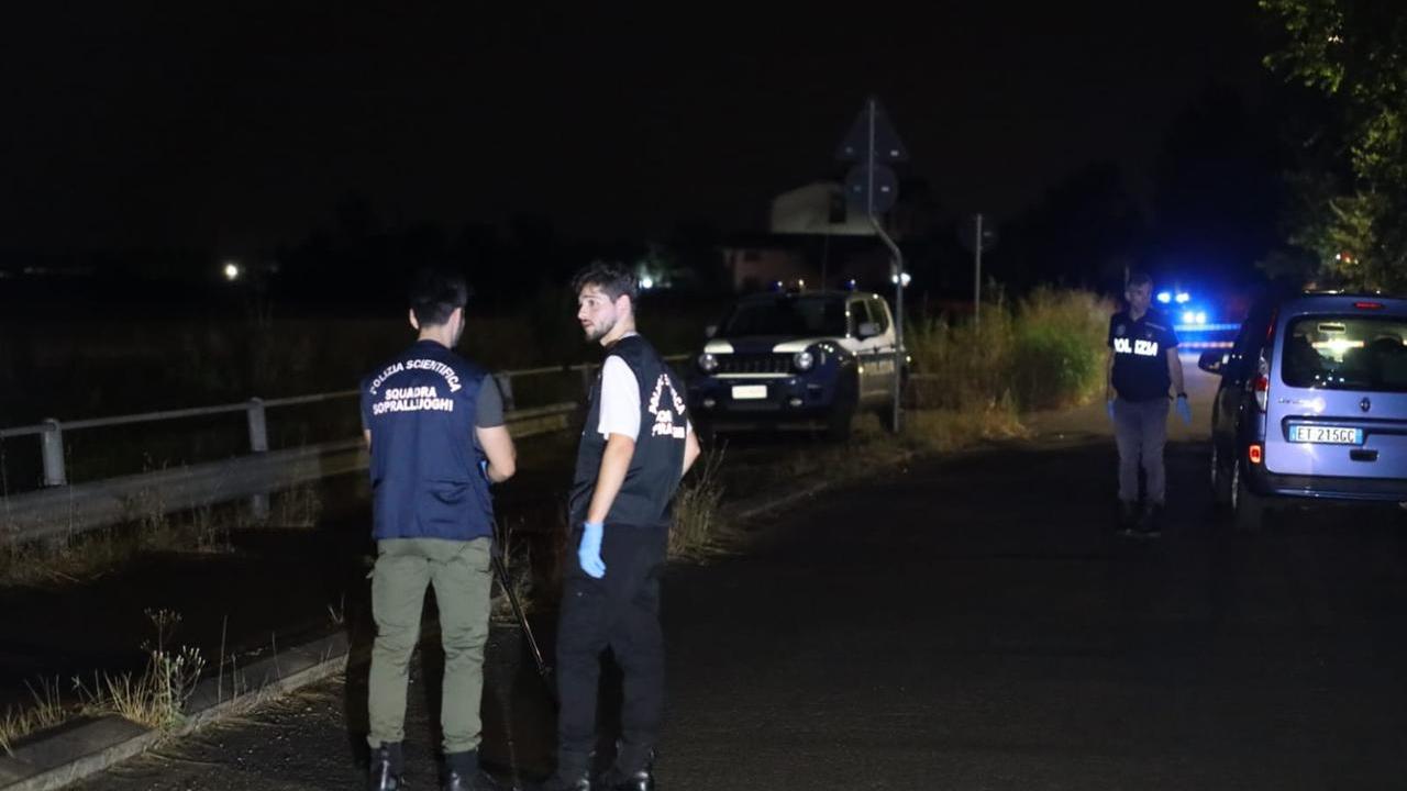 La Scientifica sul luogo del ritrovamento del cadavere (Foto Esposito)