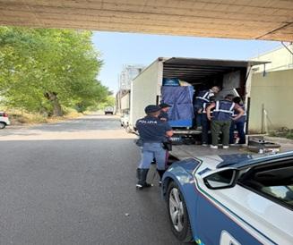 Carne surgelata trasportata senza frigo: maxi sequestro sulla 131