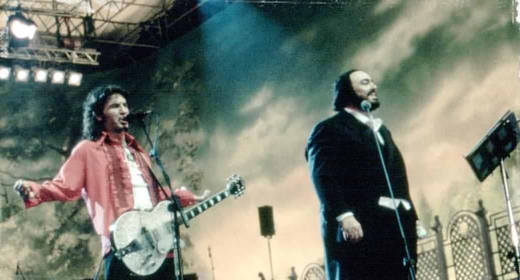 
	Ligabue e Pavarotti sul palco del Pavarotti &amp; Friends nel 1996

