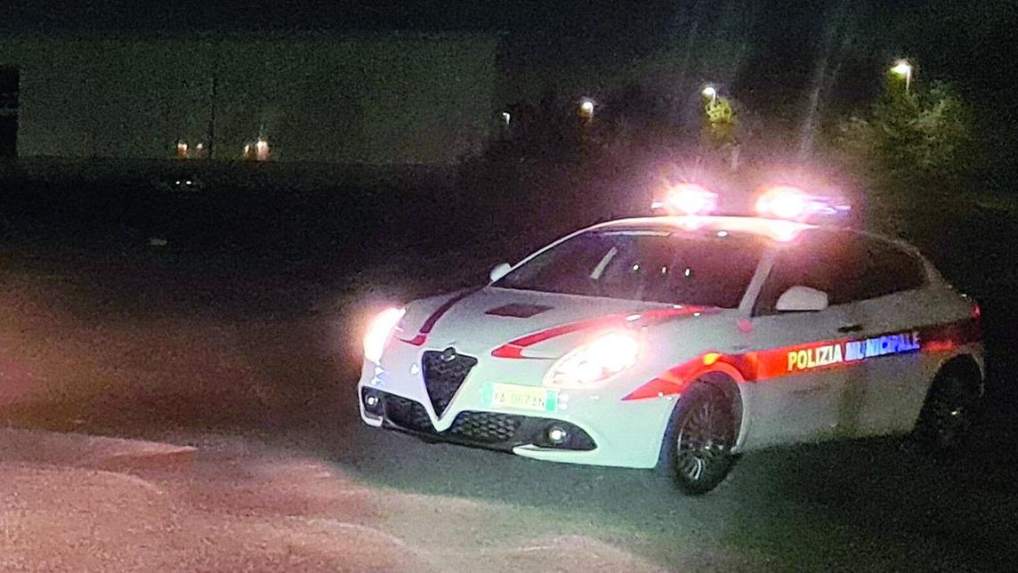 Un'auto della polizia municipale