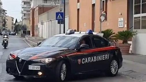 Un'auto dei carabinieri (foto d'archivio)