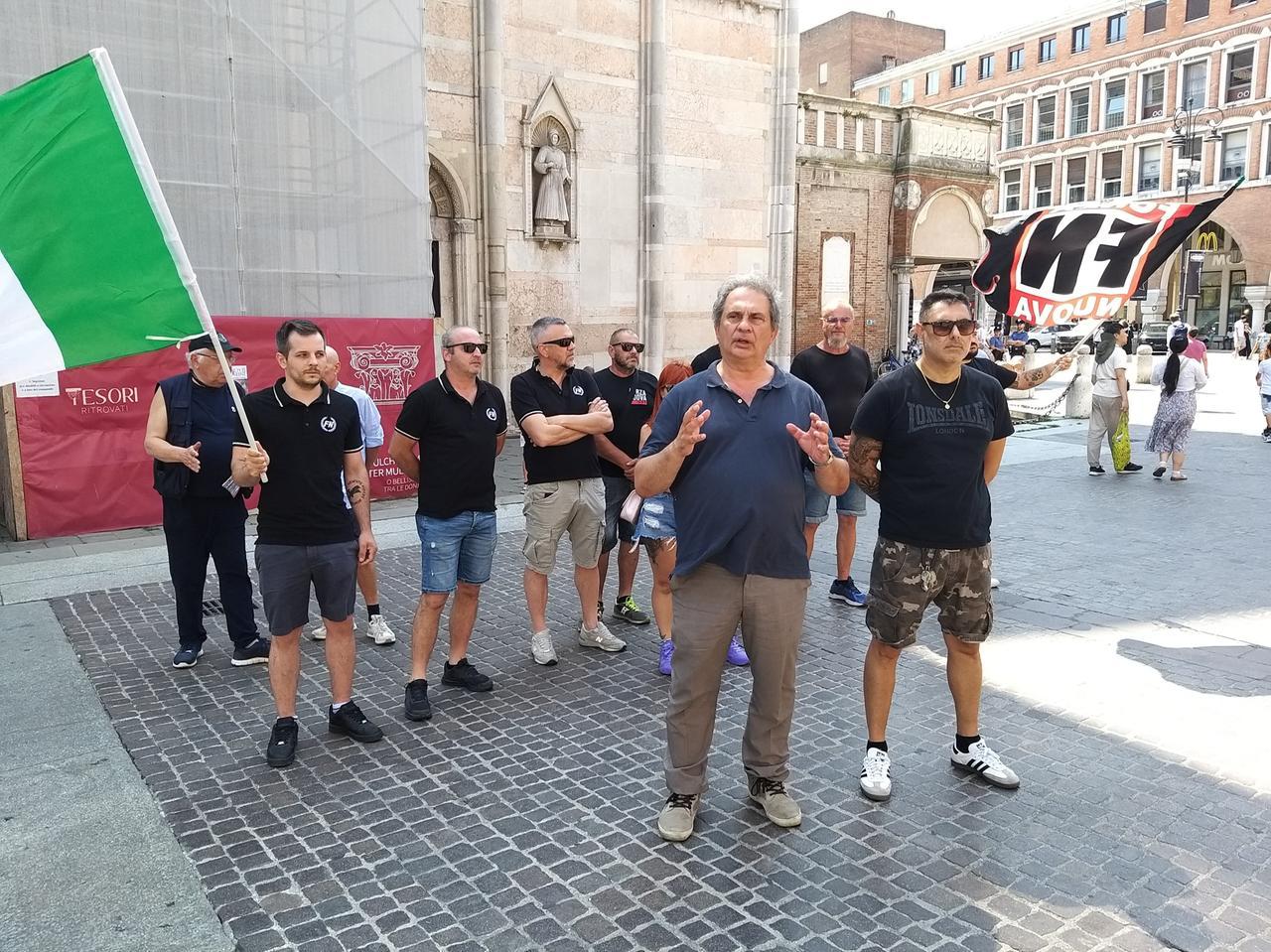 Forza Nuova torna alla carica. Da Ferrara il grido: «Esami ai vaccinati del Covid»