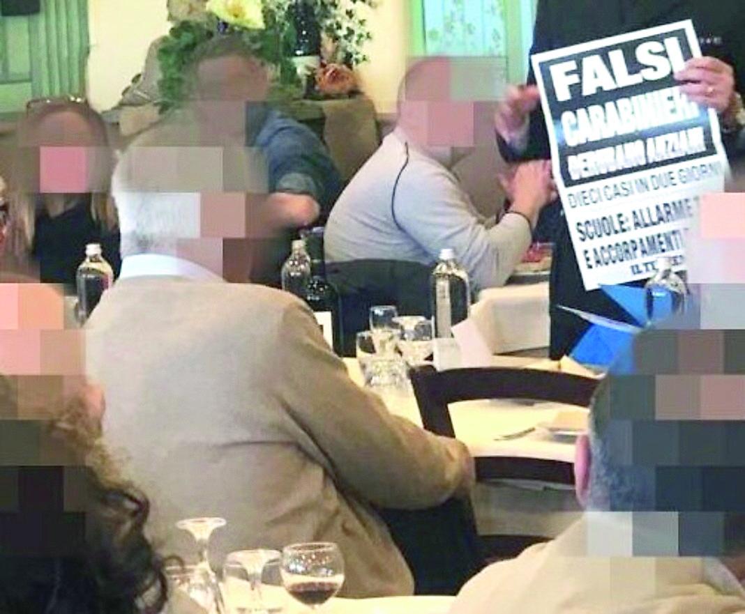 
	Uno degli incontri con i cittadini in cui i carabinieri spiegano come non cadere nella trappola dei falsi militari: nell&rsquo;occasione si mostra una locandina del &ldquo;Tirreno&rdquo; in cui si parla proprio di uno di questi raggiri

