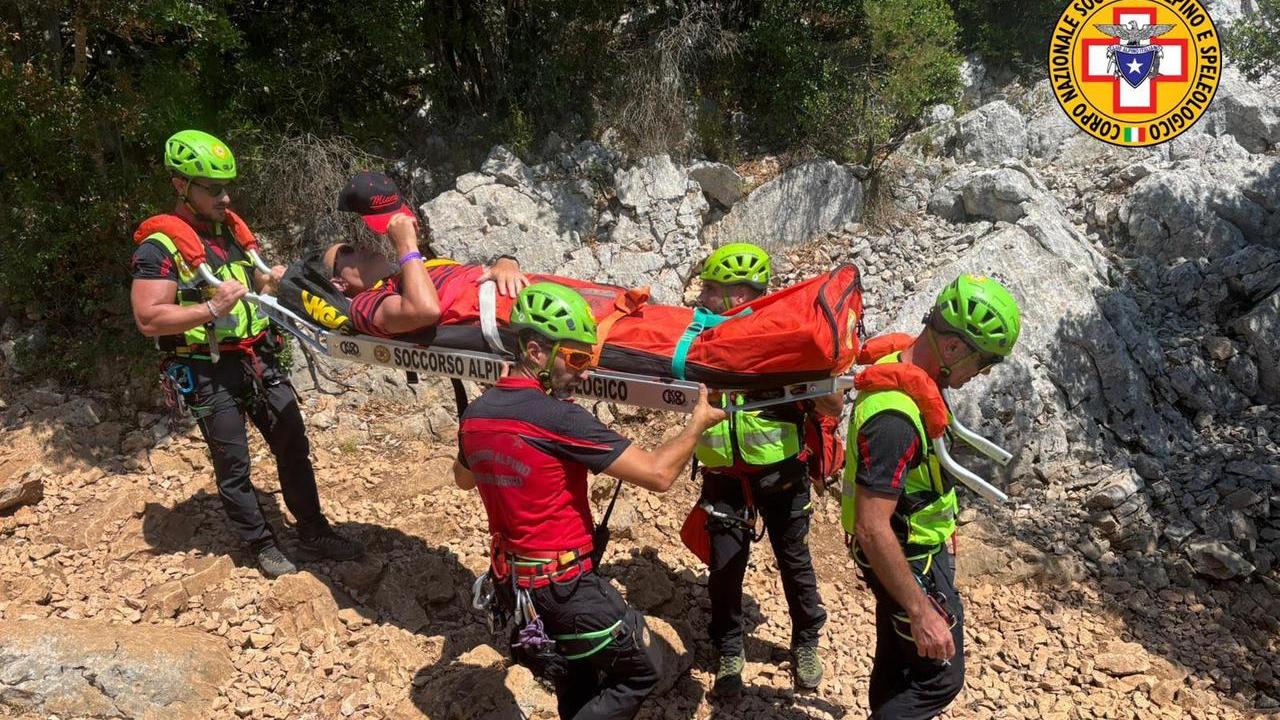 Il trasporto del ferito da Cala Goloritzè