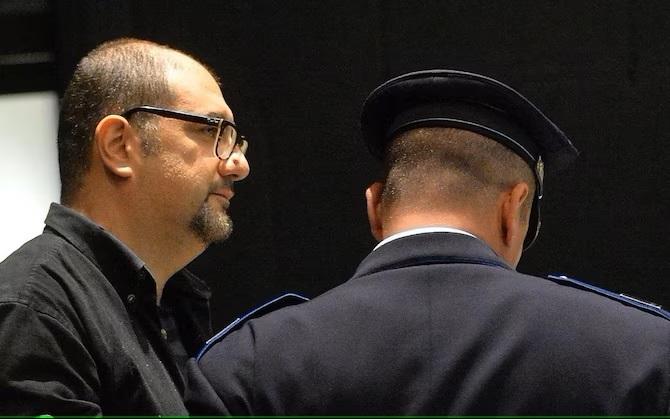 L’avvocato saluta con due baci l’anarchico Cospito dopo il colloquio in carcere: segnalato all’Ordine