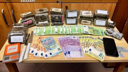 Nascondeva quattro chili di hascisc nel frigorifero: ventenne arrestato