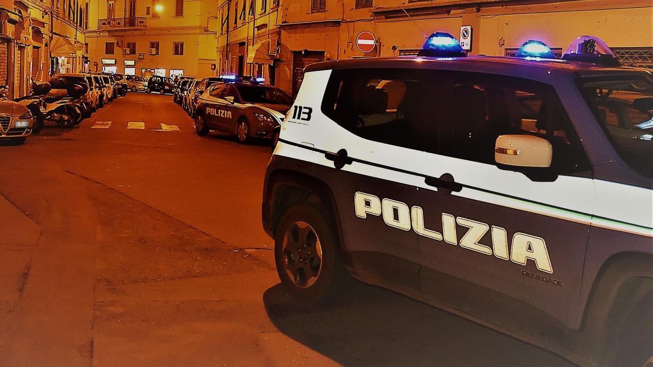 Polizia in via della Pina d'Oro