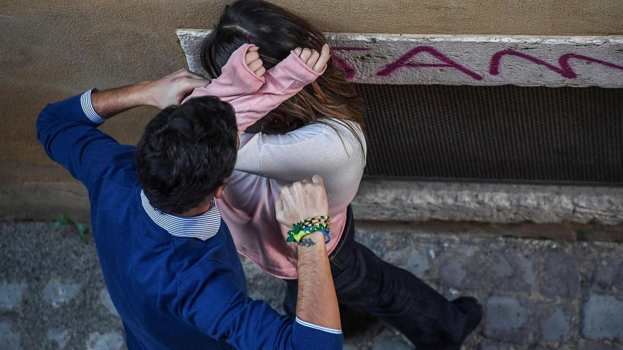 Un milione in due anni per le vittime di violenza: sì del Comune alle annualità 2025/26 del Progetto Aurora