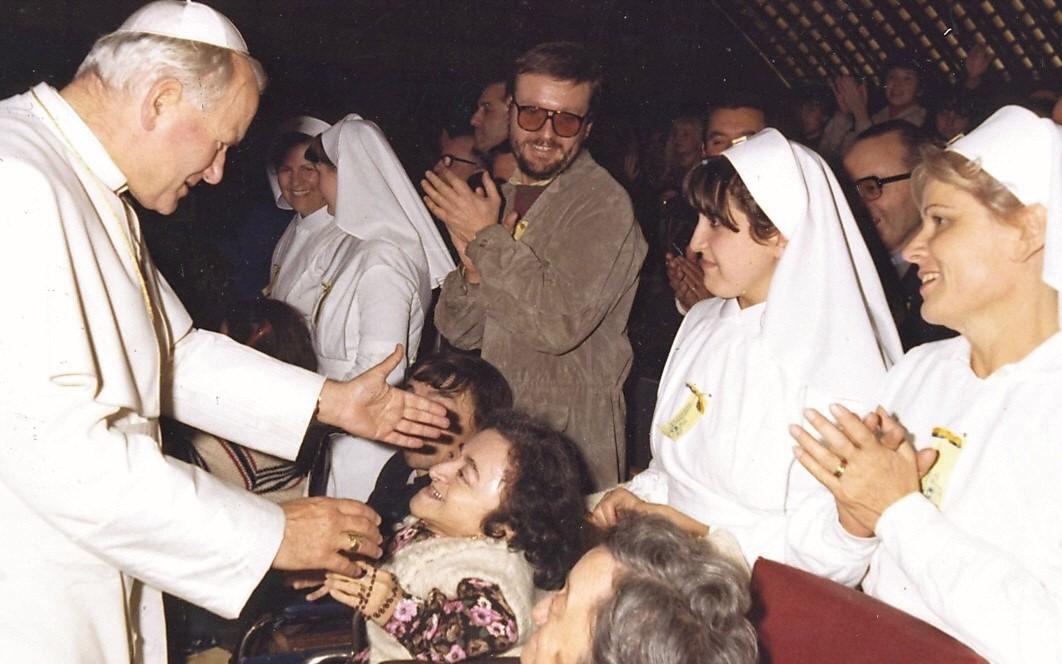 
	Anna Fulgida Bartolacelli con papa Giovanni Paolo II

