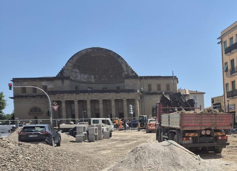 
	I lavori in corso in piazza del Cisternone

