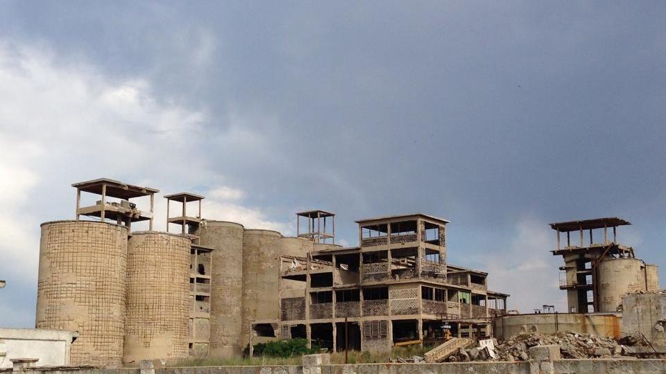 Porto Torres fabbricati industriali fatiscenti all'Ex Cementeria