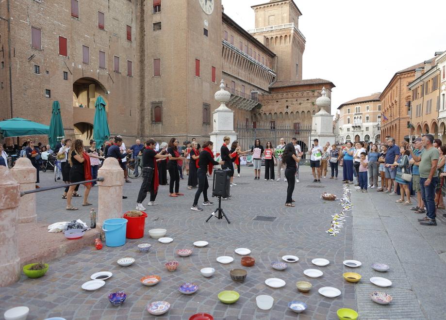 Bombe sull’Iran, le voci della comunità ferrarese