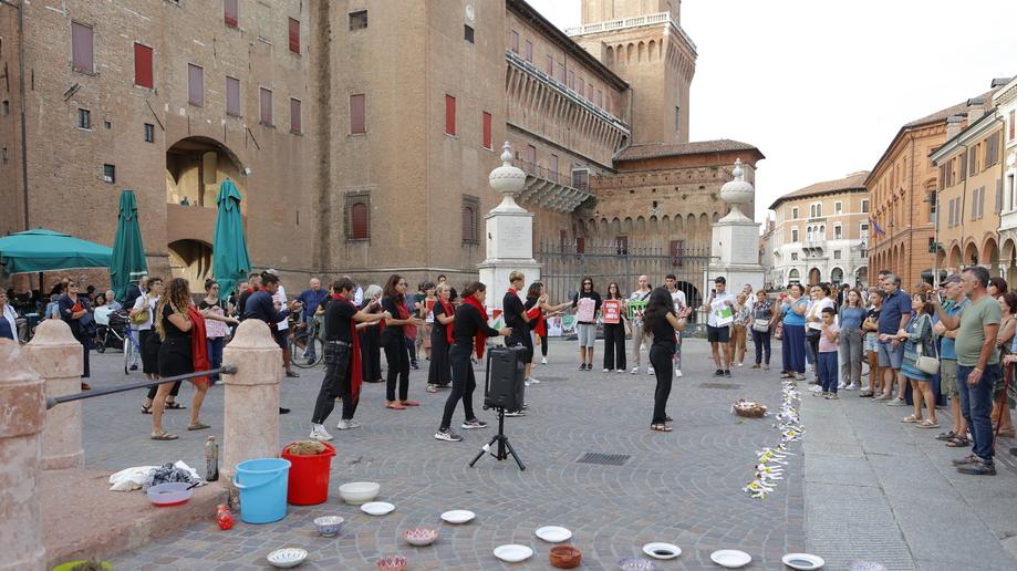 Bombe sull’Iran, le voci della comunità ferrarese