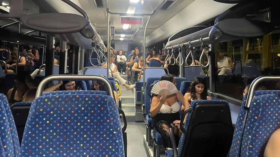 Ferrara, il Discobus ha fatto il pieno: «Mi diverto e ritorno serena»