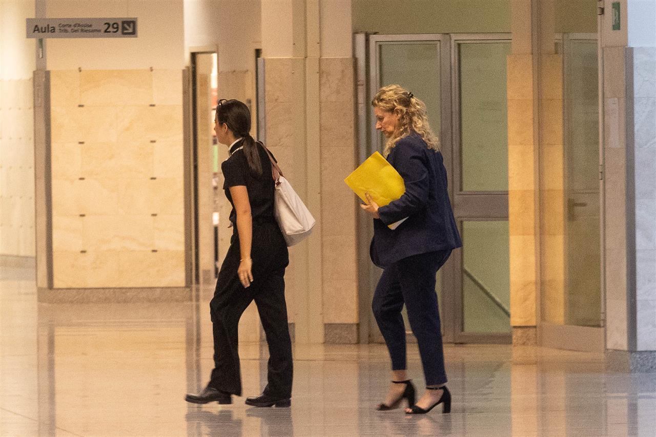 
	La sindaca Ilaria Bugetti (a destra) prima dell'interrogatorio (foto Sestini)


