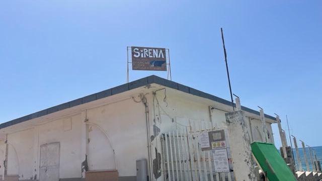 Rosignano, quinta estate senza l’ex Sirena. E adesso c’è il divieto d’accesso