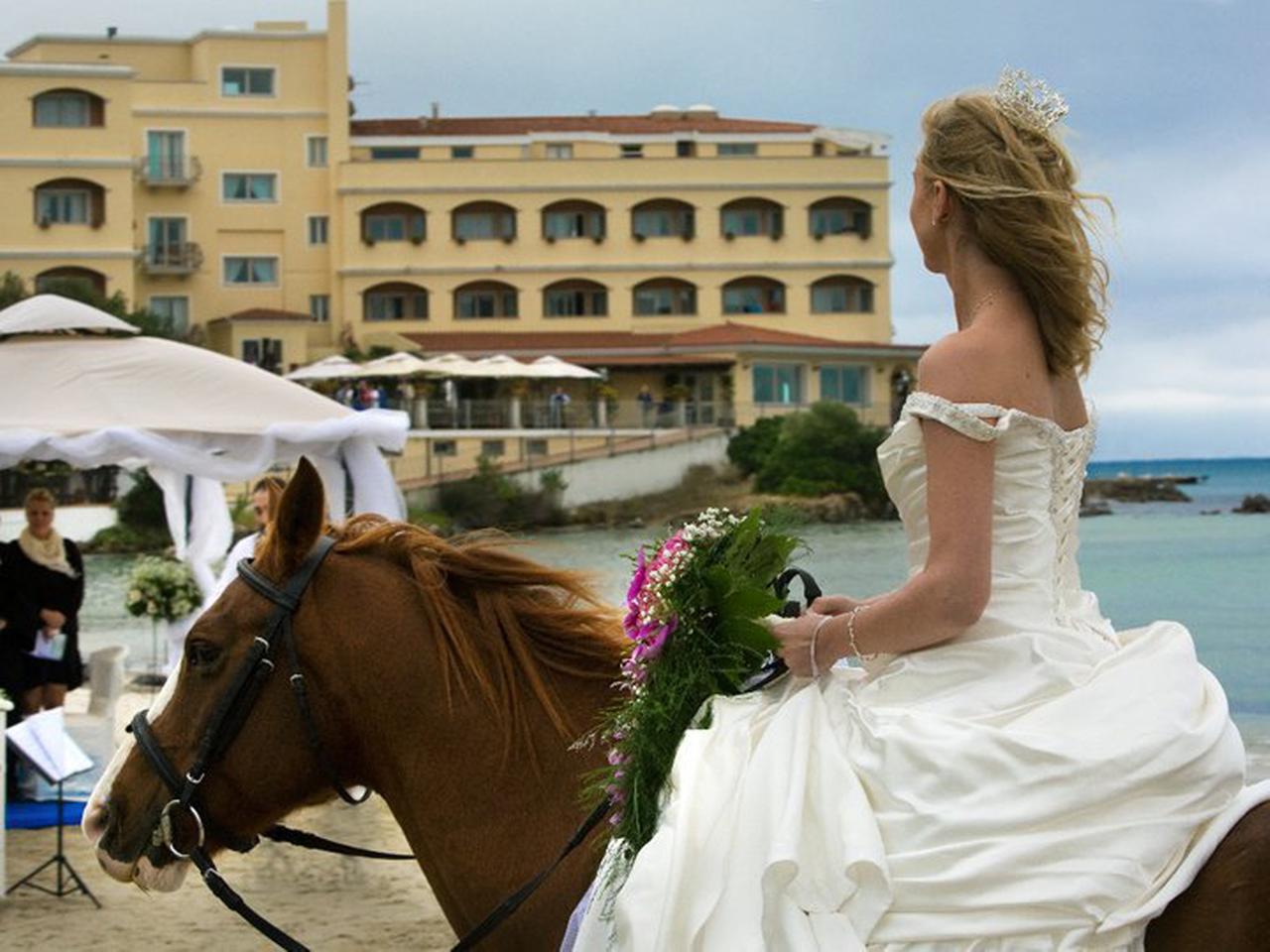 Il Comune di Golfo Aranci dice sì ai matrimoni in spiaggia