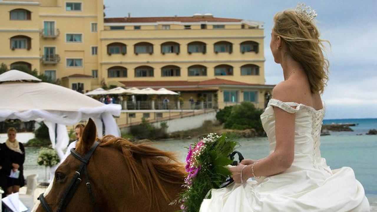 Il Comune di Golfo Aranci dice sì ai matrimoni in spiaggia