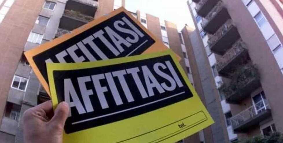 Duemila uffici vuoti a Modena, il Comune: «Affittiamoli alle famiglie»