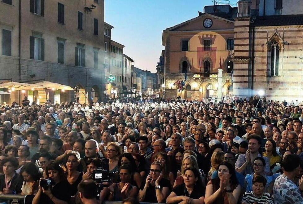 La piazza durante il concerto