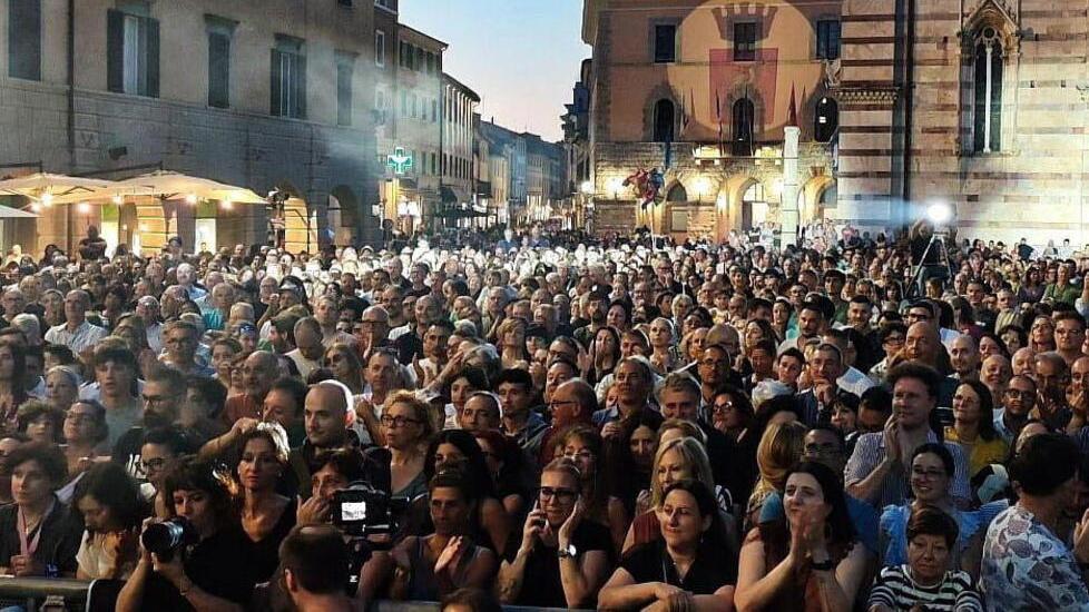 La piazza durante il concerto