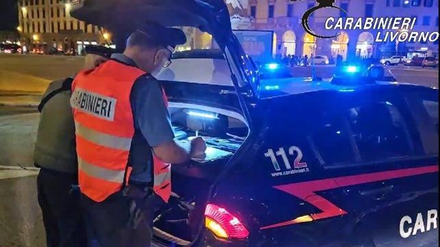 Una pattuglia dei carabinieri (foto d'archivio)