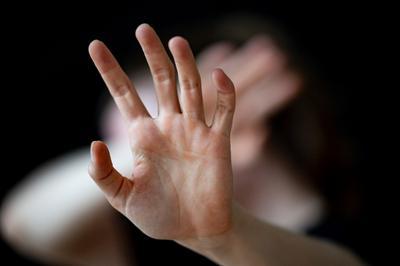 Palpeggia un’invalida: guaritore accusato di abusi sessuali