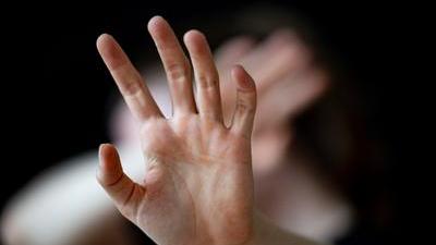 Palpeggia un’invalida: guaritore accusato di abusi sessuali