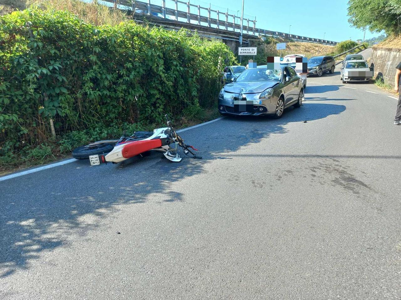 Ponte di Serravalle, in motorino contro un’auto: 14enne all’ospedale