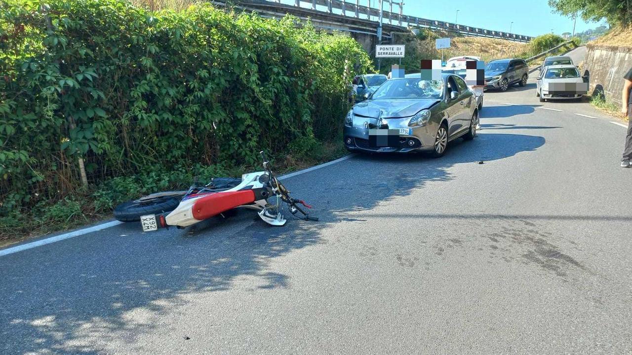 Ponte di Serravalle, in motorino contro un’auto: 14enne all’ospedale
