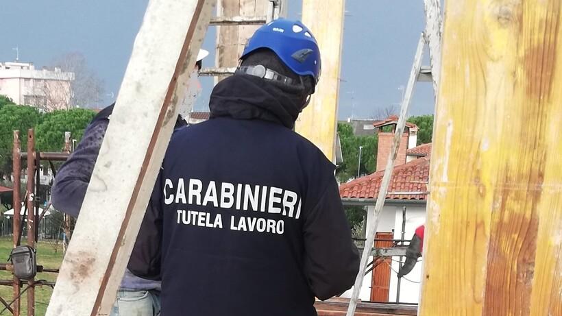 Lavoro nero nel locale a Ferrara, tre senza contratto e scatta la chiusura