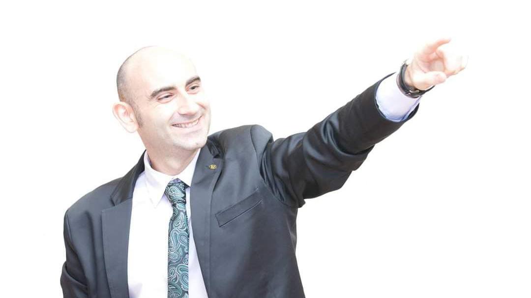 Adescava minorenni promettendo una carriera nel mondo della moda: Max Coviello condannato per violenza sessuale