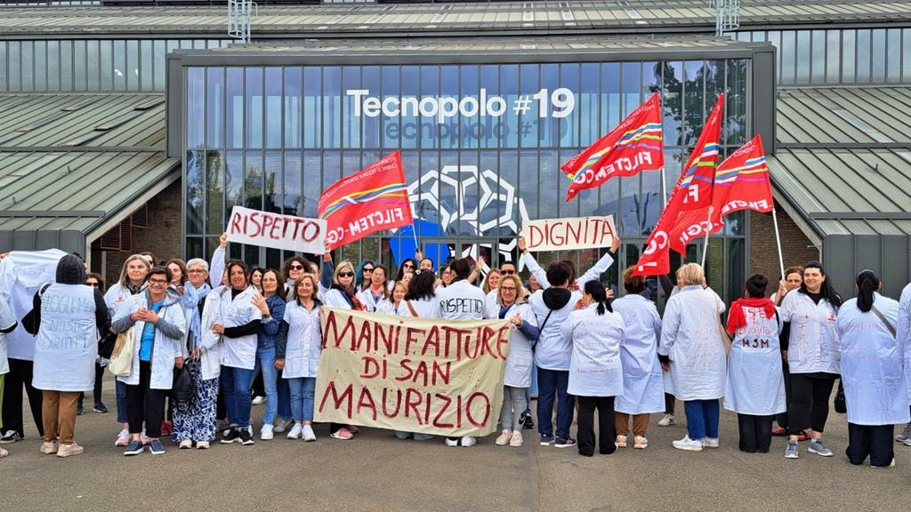 Lavoratrici Max Mara dal sindaco: presidio in piazza Prampolini