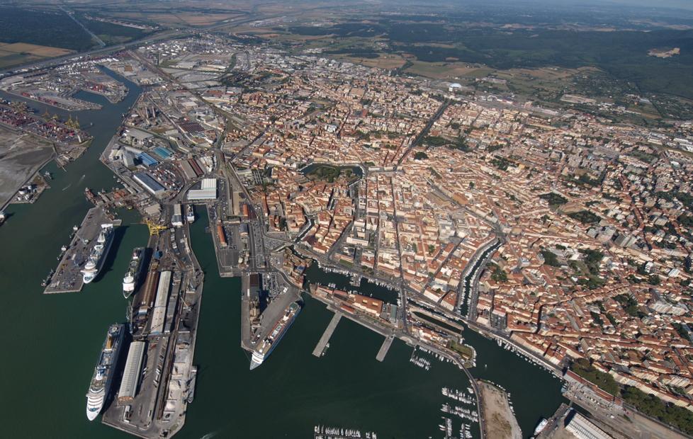 
	Il porto labronico (foto d'archivio)

