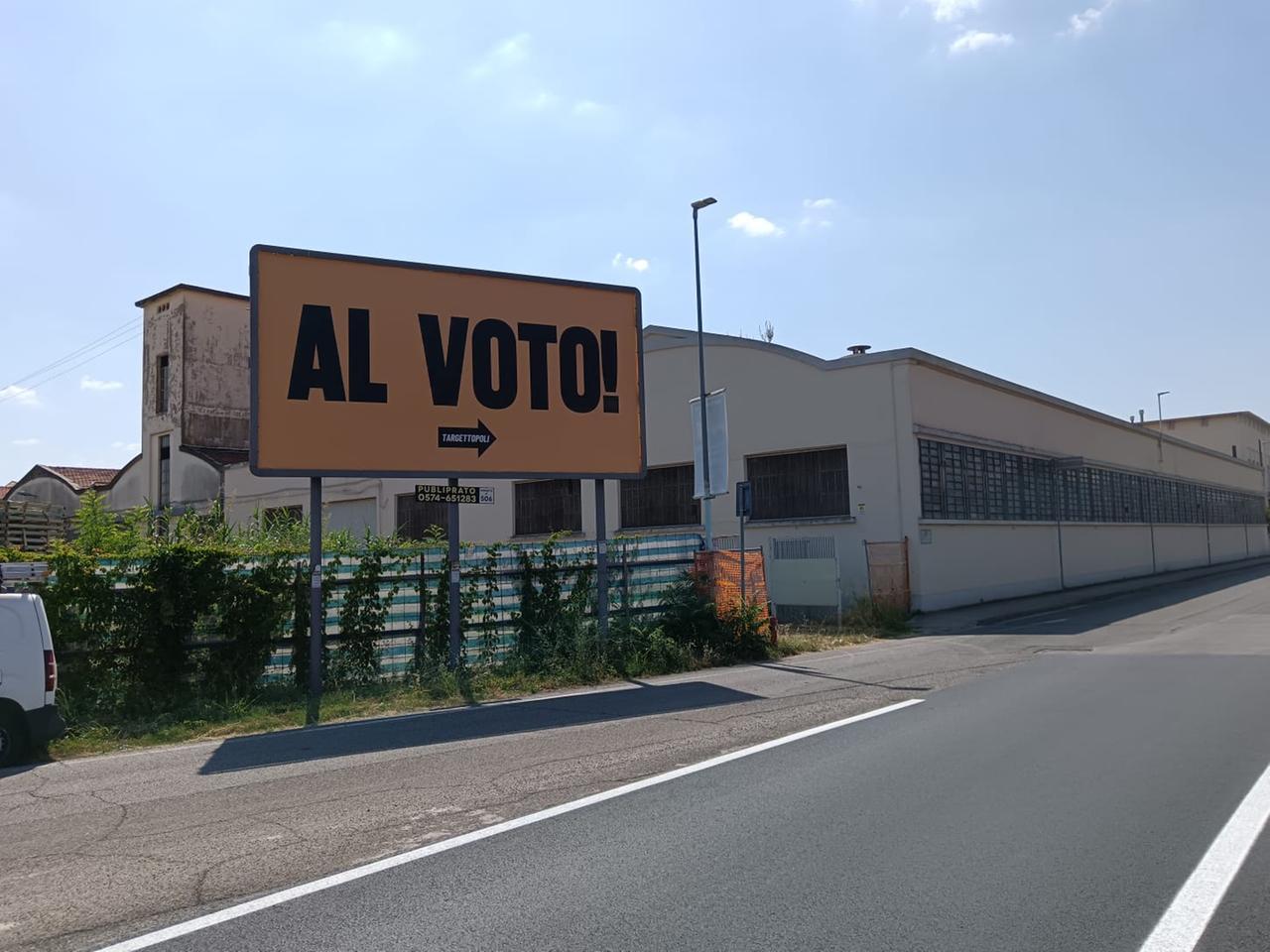 
	Uno dei manifesti fatti affiggere da Jonathan Targetti


