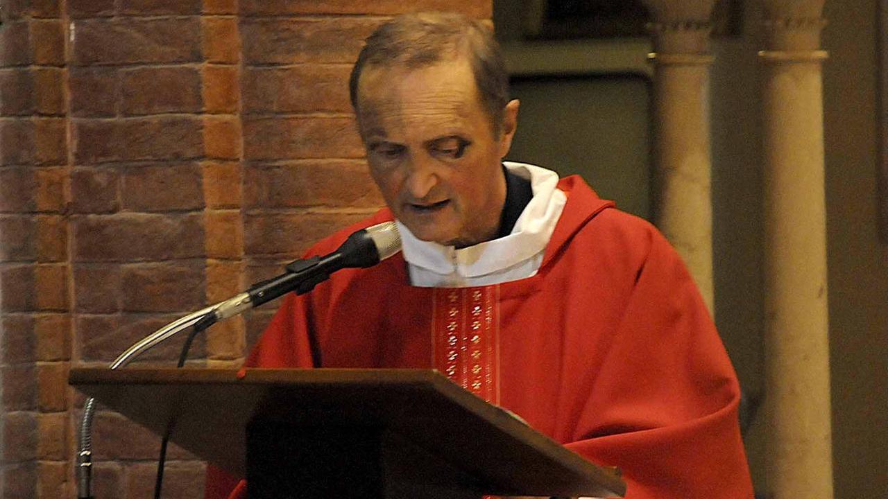 Don Giovanni Benassi, in foto nella messa del 2009 dopo l'aggressione