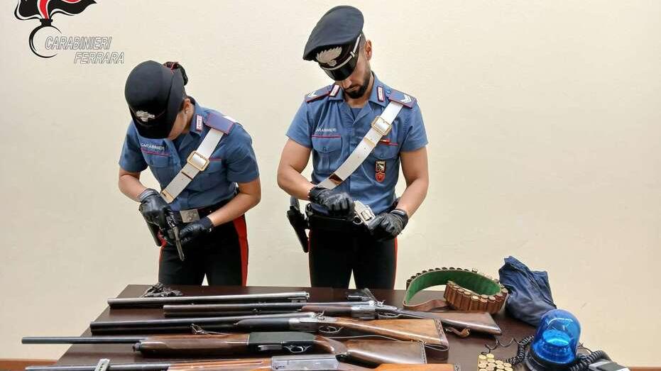 Portomaggiore, punta una pistola ai ragazzini. L'ex carabiniere: «Non volevo fare del male»