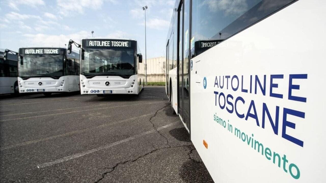 
	Alcuni mezzi di Autolinee toscane (Foto d&rsquo;archivio)


