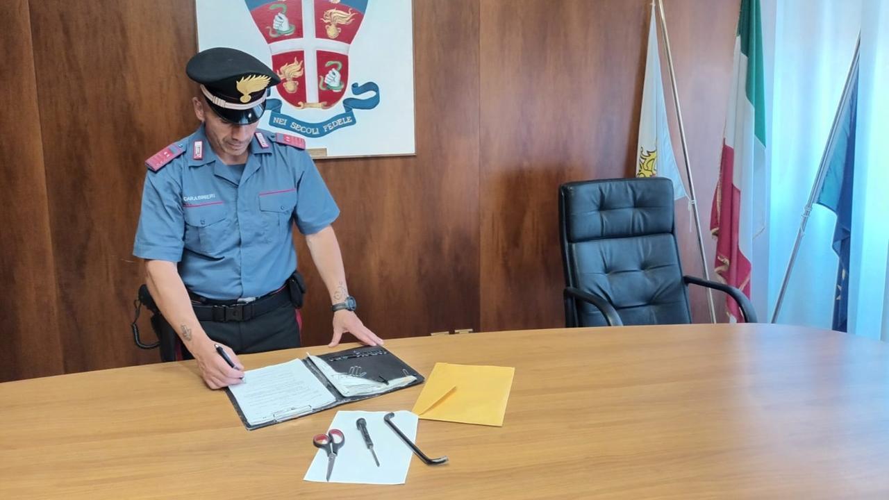 Sassari, sorpreso a rubare nelle auto con chiavi alterate e grimaldelli: arrestato